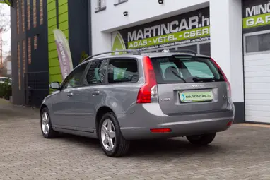 VOLVO V50 1.6 D Momentum Electric SPORT Facelift +Prémium állapot +Friss Vizsga +3X-s GARANCIA !!