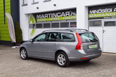VOLVO V50 1.6 D Momentum Electric SPORT Facelift +Prémium állapot +Friss Vizsga +3X-s GARANCIA !!
