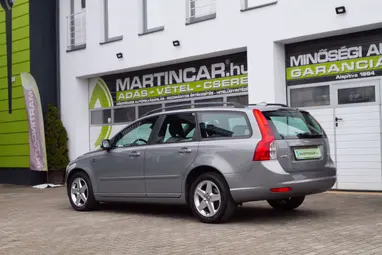VOLVO V50 1.6 D Momentum Electric SPORT Facelift +Prémium állapot +Friss Vizsga +3X-s GARANCIA !!