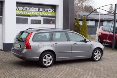 VOLVO V50 1.6 D Momentum Electric SPORT Facelift +Prémium állapot +Friss Vizsga +3X-s GARANCIA !!
