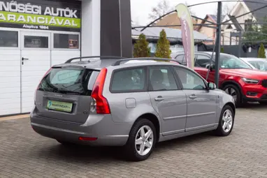 VOLVO V50 1.6 D Momentum Electric SPORT Facelift +Prémium állapot +Friss Vizsga +3X-s GARANCIA !!