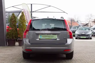 VOLVO V50 1.6 D Momentum Electric SPORT Facelift +Prémium állapot +Friss Vizsga +3X-s GARANCIA !!