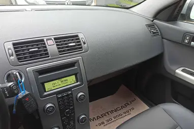 VOLVO V50 1.6 D Momentum Electric SPORT Facelift +Prémium állapot +Friss Vizsga +3X-s GARANCIA !!