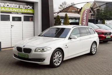 BMW 520i Touring (Automata) Alpine White +Első Tulajdonos +Vezetett Szervízkönyv +Igényes állapot +3X-s GARANCIA!