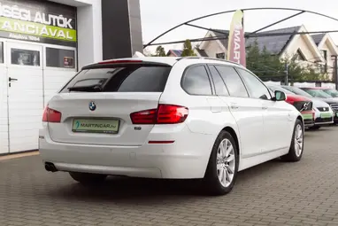 BMW 520i Touring (Automata) Alpine White +Első Tulajdonos +Vezetett Szervízkönyv +Igényes állapot +3X-s GARANCIA!