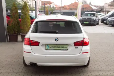 BMW 520i Touring (Automata) Alpine White +Első Tulajdonos +Vezetett Szervízkönyv +Igényes állapot +3X-s GARANCIA!