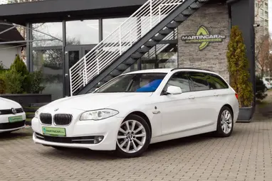 BMW 520i Touring (Automata) Alpine White +Első Tulajdonos +Vezetett Szervízkönyv +Igényes állapot +3X-s GARANCIA!