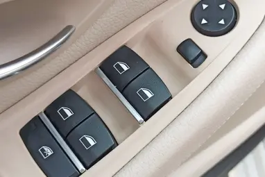 BMW 520i Touring (Automata) Alpine White +Első Tulajdonos +Vezetett Szervízkönyv +Igényes állapot +3X-s GARANCIA!