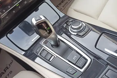 BMW 520i Touring (Automata) Alpine White +Első Tulajdonos +Vezetett Szervízkönyv +Igényes állapot +3X-s GARANCIA!