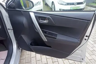 TOYOTA AURIS 1.33 Live Classic Silver Metallic +Eredeti Magyar Autó +3X-s GARANCIA !!