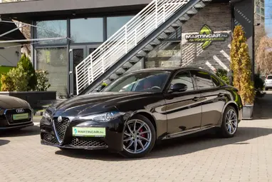 ALFA ROMEO GIULIA 2.0 Super (Automata) Black +Red/Black Leather +Vezetett Szervizkönyv +Keveset futott +3X-s GARANCIA !