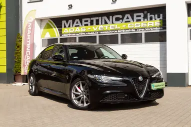 ALFA ROMEO GIULIA 2.0 Super (Automata) Black +Red/Black Leather +Vezetett Szervizkönyv +Keveset futott +3X-s GARANCIA !