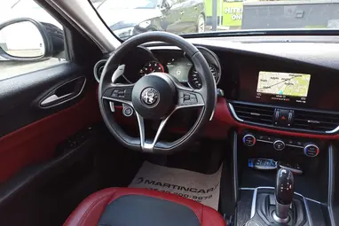 ALFA ROMEO GIULIA 2.0 Super (Automata) Black +Red/Black Leather +Vezetett Szervizkönyv +Keveset futott +3X-s GARANCIA !