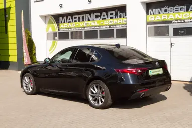 ALFA ROMEO GIULIA 2.0 Super (Automata) Black +Red/Black Leather +Vezetett Szervizkönyv +Keveset futott +3X-s GARANCIA !