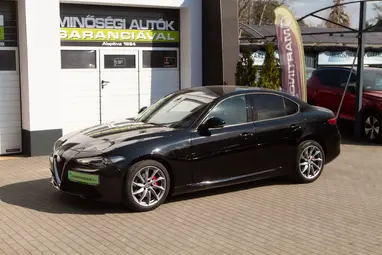 ALFA ROMEO GIULIA 2.0 Super (Automata) Black +Red/Black Leather +Vezetett Szervizkönyv +Keveset futott +3X-s GARANCIA !