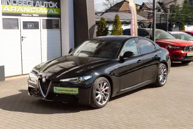 ALFA ROMEO GIULIA 2.0 Super (Automata) Black +Red/Black Leather +Vezetett Szervizkönyv +Keveset futott +3X-s GARANCIA !