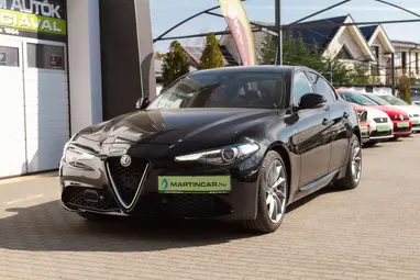 ALFA ROMEO GIULIA 2.0 Super (Automata) Black +Red/Black Leather +Vezetett Szervizkönyv +Keveset futott +3X-s GARANCIA !