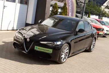 ALFA ROMEO GIULIA 2.0 Super (Automata) Black +Red/Black Leather +Vezetett Szervizkönyv +Keveset futott +3X-s GARANCIA !