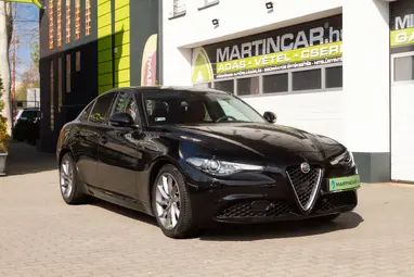 ALFA ROMEO GIULIA 2.0 Super (Automata) Black +Red/Black Leather +Vezetett Szervizkönyv +Keveset futott +3X-s GARANCIA !