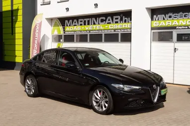 ALFA ROMEO GIULIA 2.0 Super (Automata) Black +Red/Black Leather +Vezetett Szervizkönyv +Keveset futott +3X-s GARANCIA !