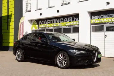 ALFA ROMEO GIULIA 2.0 Super (Automata) Black +Red/Black Leather +Vezetett Szervizkönyv +Keveset futott +3X-s GARANCIA !