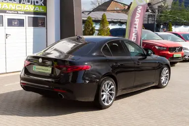 ALFA ROMEO GIULIA 2.0 Super (Automata) Black +Red/Black Leather +Vezetett Szervizkönyv +Keveset futott +3X-s GARANCIA !