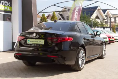 ALFA ROMEO GIULIA 2.0 Super (Automata) Black +Red/Black Leather +Vezetett Szervizkönyv +Keveset futott +3X-s GARANCIA !