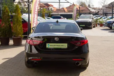 ALFA ROMEO GIULIA 2.0 Super (Automata) Black +Red/Black Leather +Vezetett Szervizkönyv +Keveset futott +3X-s GARANCIA !