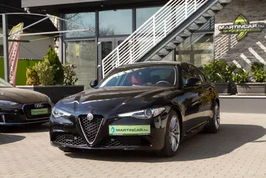 ALFA ROMEO GIULIA 2.0 Super (Automata) Black +Red/Black Leather +Vezetett Szervizkönyv +Keveset futott +3X-s GARANCIA !