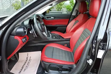 ALFA ROMEO GIULIA 2.0 Super (Automata) Black +Red/Black Leather +Vezetett Szervizkönyv +Keveset futott +3X-s GARANCIA !