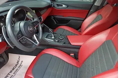 ALFA ROMEO GIULIA 2.0 Super (Automata) Black +Red/Black Leather +Vezetett Szervizkönyv +Keveset futott +3X-s GARANCIA !