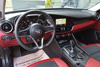ALFA ROMEO GIULIA 2.0 Super (Automata) Black +Red/Black Leather +Vezetett Szervizkönyv +Keveset futott +3X-s GARANCIA !