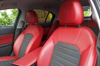 ALFA ROMEO GIULIA 2.0 Super (Automata) Black +Red/Black Leather +Vezetett Szervizkönyv +Keveset futott +3X-s GARANCIA !