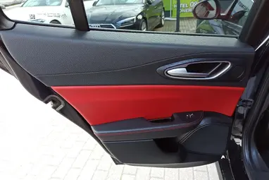 ALFA ROMEO GIULIA 2.0 Super (Automata) Black +Red/Black Leather +Vezetett Szervizkönyv +Keveset futott +3X-s GARANCIA !