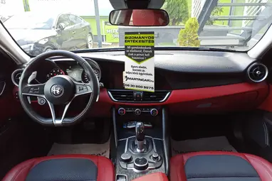 ALFA ROMEO GIULIA 2.0 Super (Automata) Black +Red/Black Leather +Vezetett Szervizkönyv +Keveset futott +3X-s GARANCIA !