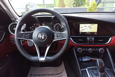 ALFA ROMEO GIULIA 2.0 Super (Automata) Black +Red/Black Leather +Vezetett Szervizkönyv +Keveset futott +3X-s GARANCIA !