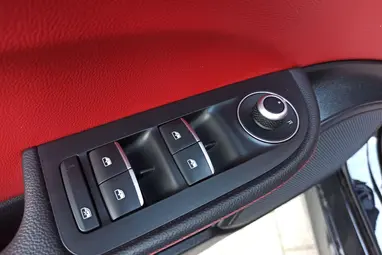 ALFA ROMEO GIULIA 2.0 Super (Automata) Black +Red/Black Leather +Vezetett Szervizkönyv +Keveset futott +3X-s GARANCIA !
