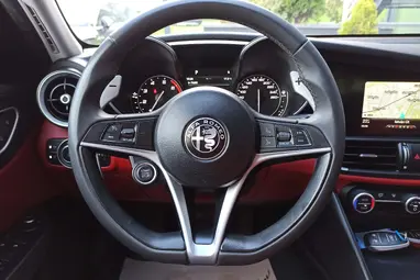 ALFA ROMEO GIULIA 2.0 Super (Automata) Black +Red/Black Leather +Vezetett Szervizkönyv +Keveset futott +3X-s GARANCIA !