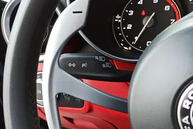ALFA ROMEO GIULIA 2.0 Super (Automata) Black +Red/Black Leather +Vezetett Szervizkönyv +Keveset futott +3X-s GARANCIA !