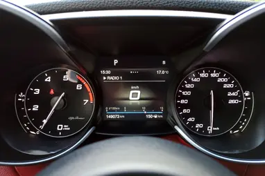 ALFA ROMEO GIULIA 2.0 Super (Automata) Black +Red/Black Leather +Vezetett Szervizkönyv +Keveset futott +3X-s GARANCIA !