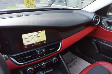 ALFA ROMEO GIULIA 2.0 Super (Automata) Black +Red/Black Leather +Vezetett Szervizkönyv +Keveset futott +3X-s GARANCIA !