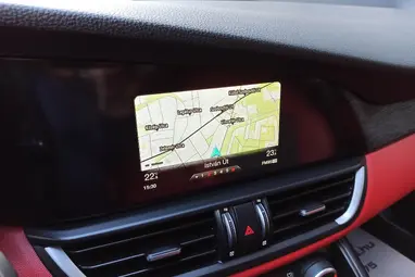 ALFA ROMEO GIULIA 2.0 Super (Automata) Black +Red/Black Leather +Vezetett Szervizkönyv +Keveset futott +3X-s GARANCIA !