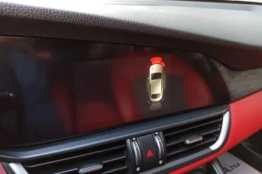 ALFA ROMEO GIULIA 2.0 Super (Automata) Black +Red/Black Leather +Vezetett Szervizkönyv +Keveset futott +3X-s GARANCIA !