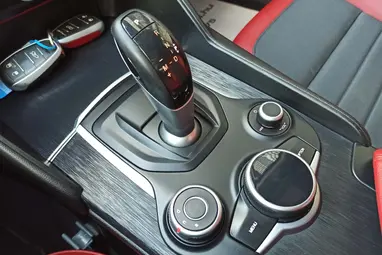ALFA ROMEO GIULIA 2.0 Super (Automata) Black +Red/Black Leather +Vezetett Szervizkönyv +Keveset futott +3X-s GARANCIA !
