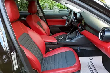ALFA ROMEO GIULIA 2.0 Super (Automata) Black +Red/Black Leather +Vezetett Szervizkönyv +Keveset futott +3X-s GARANCIA !