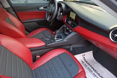 ALFA ROMEO GIULIA 2.0 Super (Automata) Black +Red/Black Leather +Vezetett Szervizkönyv +Keveset futott +3X-s GARANCIA !