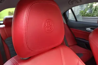 ALFA ROMEO GIULIA 2.0 Super (Automata) Black +Red/Black Leather +Vezetett Szervizkönyv +Keveset futott +3X-s GARANCIA !