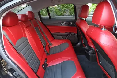 ALFA ROMEO GIULIA 2.0 Super (Automata) Black +Red/Black Leather +Vezetett Szervizkönyv +Keveset futott +3X-s GARANCIA !