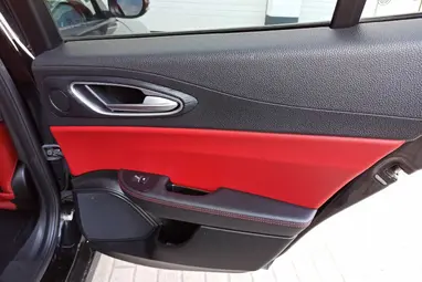 ALFA ROMEO GIULIA 2.0 Super (Automata) Black +Red/Black Leather +Vezetett Szervizkönyv +Keveset futott +3X-s GARANCIA !