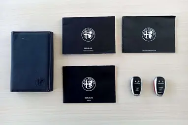 ALFA ROMEO GIULIA 2.0 Super (Automata) Black +Red/Black Leather +Vezetett Szervizkönyv +Keveset futott +3X-s GARANCIA !